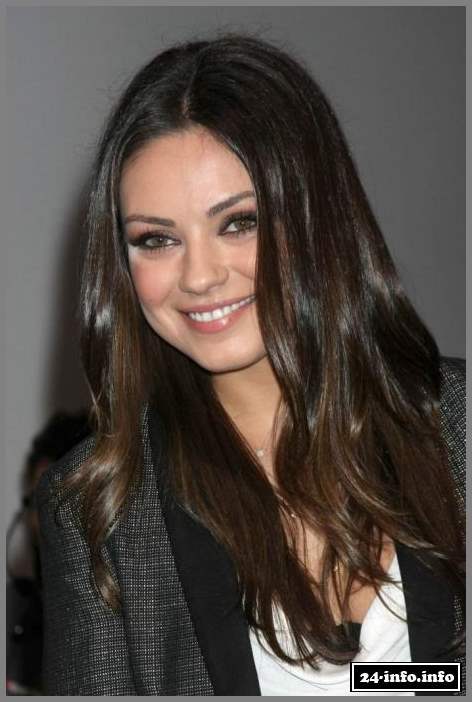 Мила Кунис в обтягивающих джинсах (9 Фото)