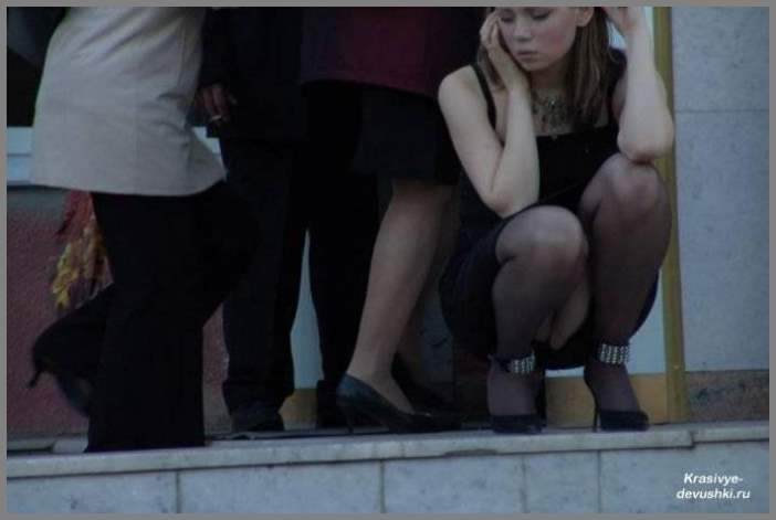 Папарации не дадут женщинам спокойно посать