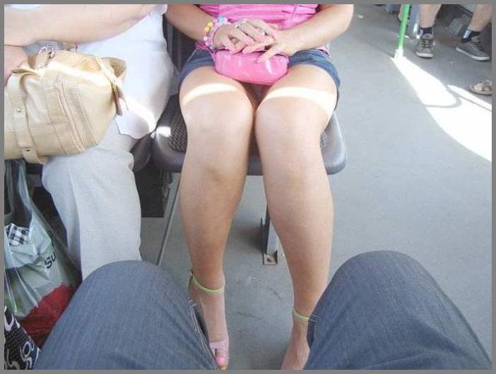 Взгляд под одежду сексуальных девчонок