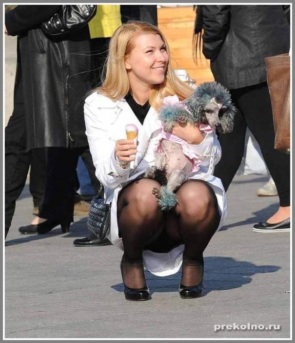 Бедра и задницы под юбками