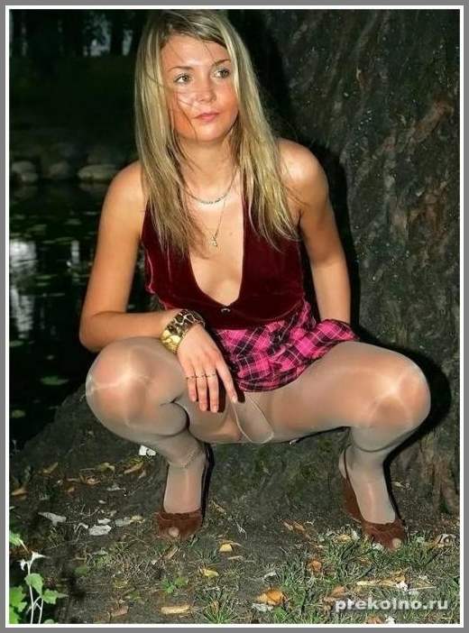 Бедра и задницы под юбками