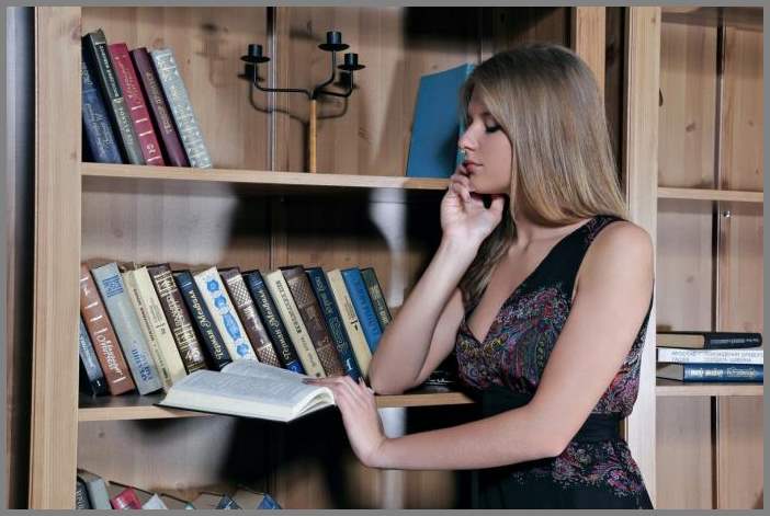 Начиталась камасутры и стала мастурбировать