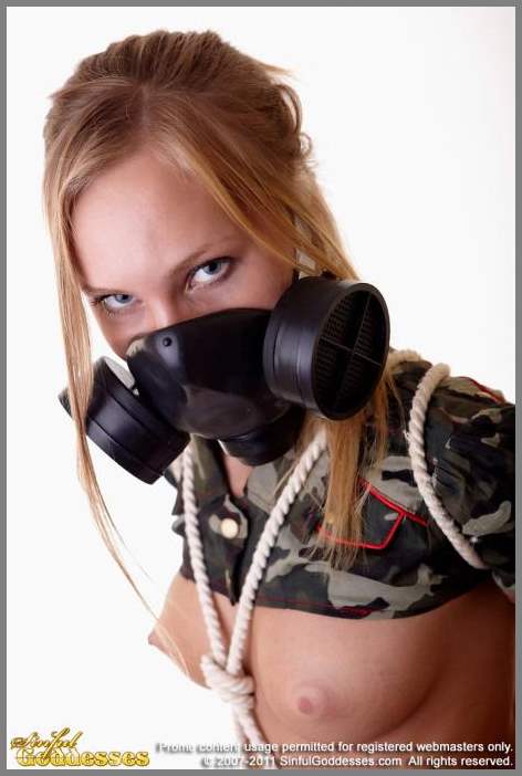 Связанная телочка жаждет секса