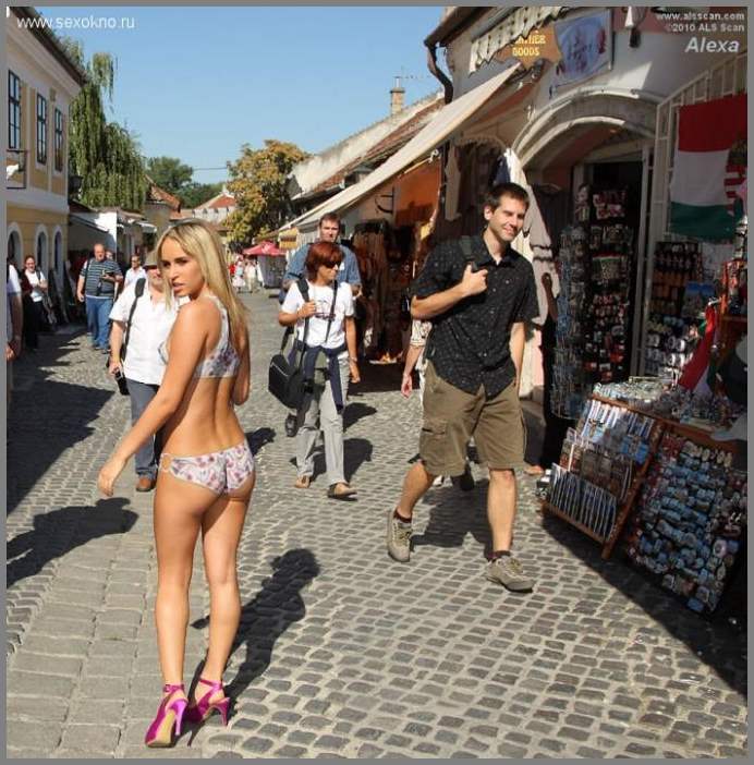 Порнозвезда Aleska Diamond получает оргазм от раздевания