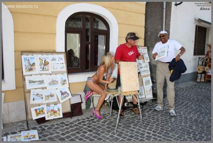 Порнозвезда Aleska Diamond получает оргазм от раздевания