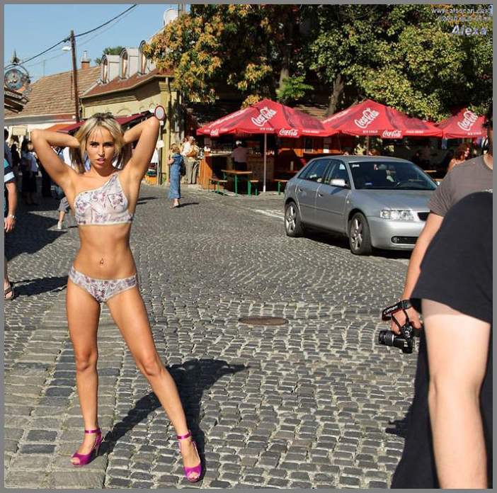 Порнозвезда Aleska Diamond получает оргазм от раздевания