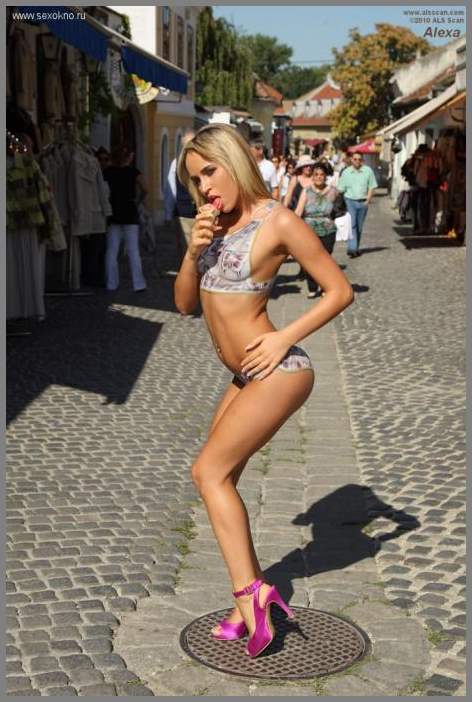 Порнозвезда Aleska Diamond получает оргазм от раздевания