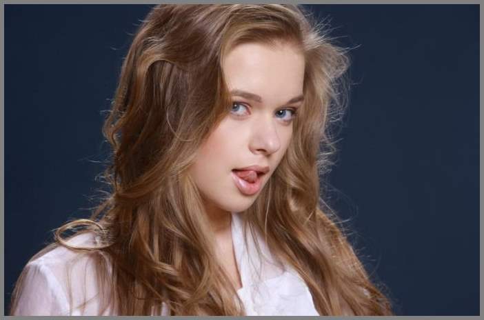 Молодая и привлекательная любит пофотографироваться