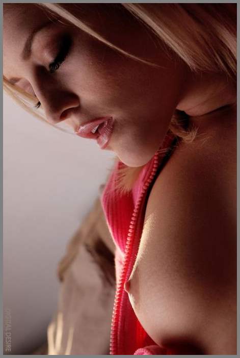 Alexis Texas - еще один фотосет знойной блондинки с красивыми буферами