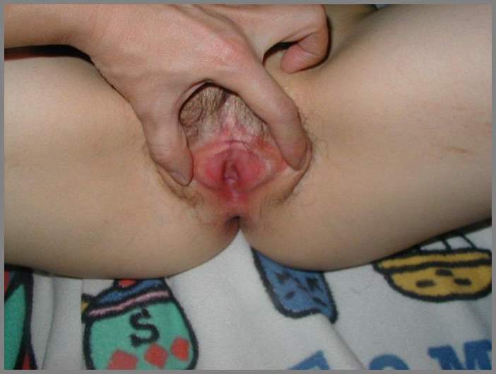 Волосатые гениталии голых женщин