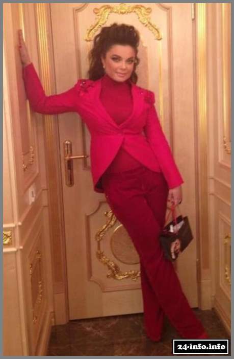 Наташа Королева побрилась налысо