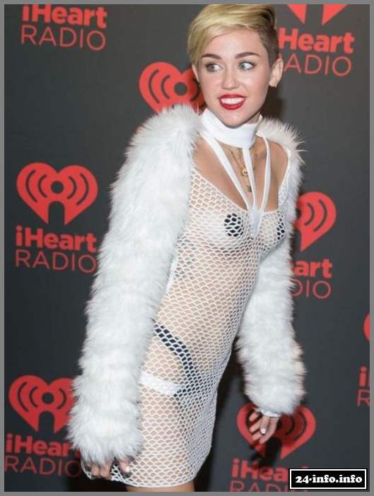 Майли Сайрус в откровенном платье