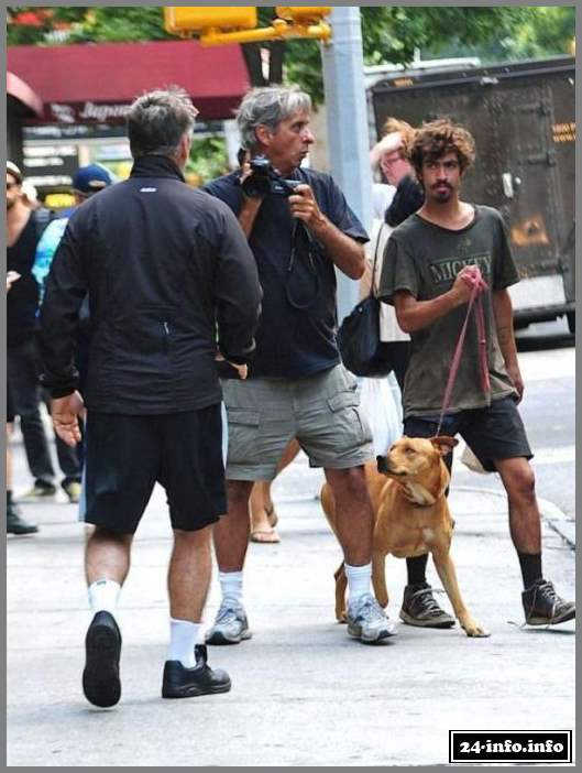 Алек Болдуин ненавидит папарацци