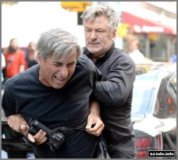 Алек Болдуин ненавидит папарацци