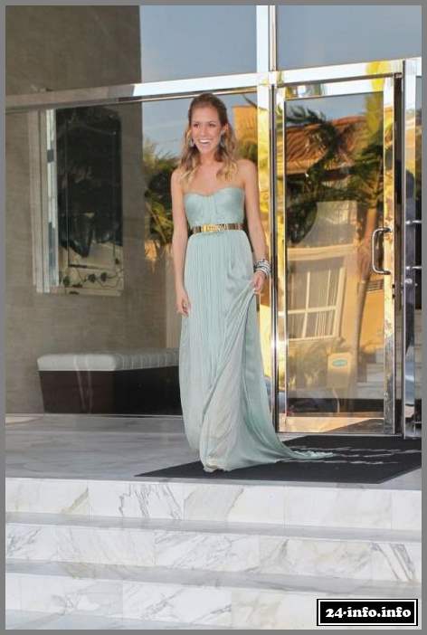 Веселая Кристин Каваллари (6 Фото)