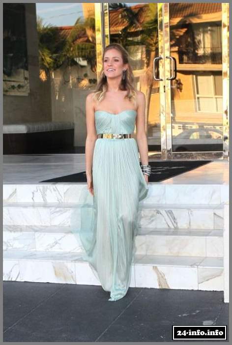 Веселая Кристин Каваллари (6 Фото)