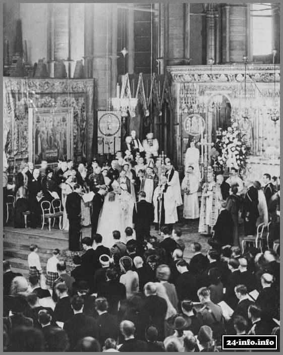 Бриллиантовая королева Англии (9 фотографий)