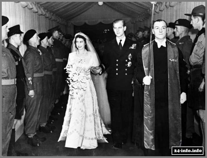 Бриллиантовая королева Англии (9 фотографий)