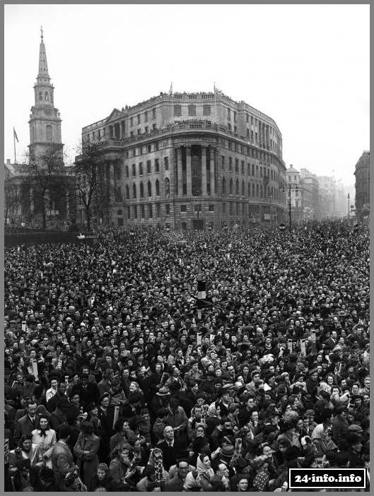 Бриллиантовая королева Англии (9 фотографий)