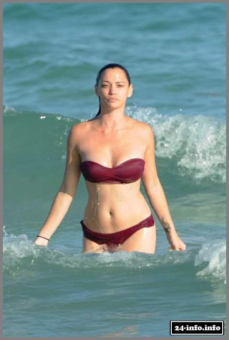 Джессика Сутта в бикини (8 Фото)