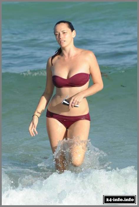 Джессика Сутта в бикини (8 Фото)