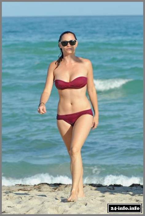 Джессика Сутта в бикини (8 Фото)