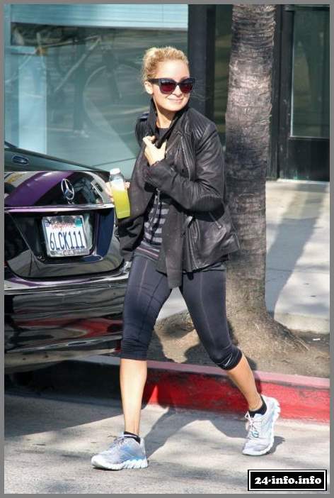 Николь Ричи спрятала верблюжью лапку (6 Фото)