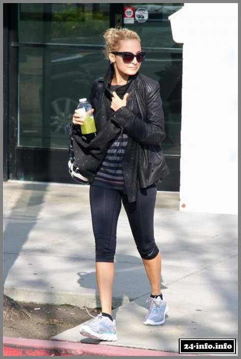 Николь Ричи спрятала верблюжью лапку (6 Фото)