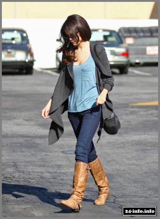 Селена Гомез гуляет (6 Фото)