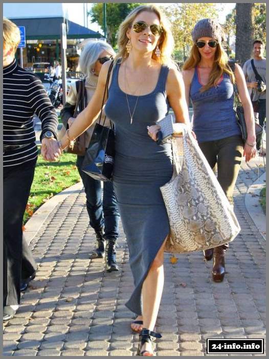 Лиэнн Раймс хвастает своей фальшивей грудью (8 Фото)