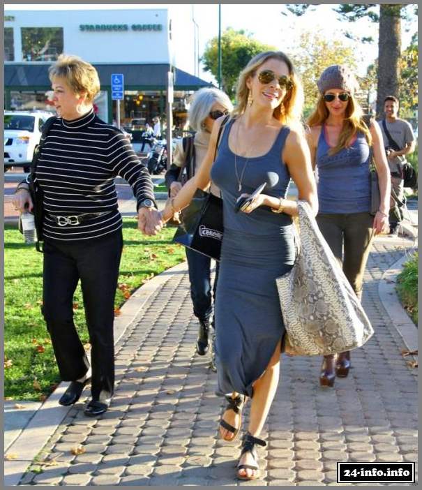 Лиэнн Раймс хвастает своей фальшивей грудью (8 Фото)