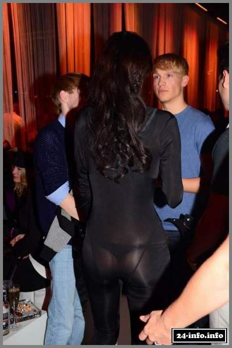 Классный наряд Микаэла Шафер (4 фотографии)