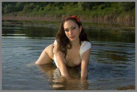 Сучка на озере