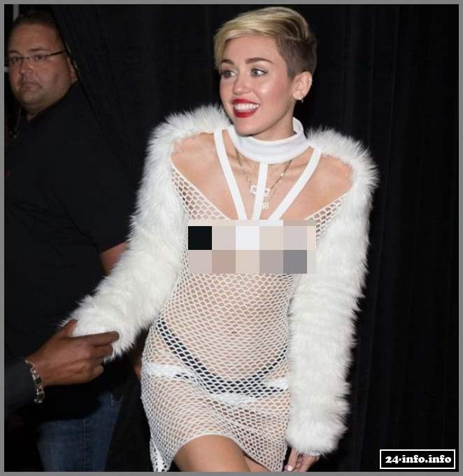 Майли Сайрус в откровенном платье