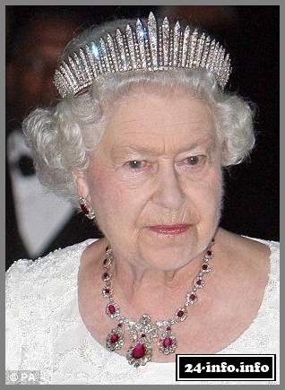 Бриллиантовая королева Англии (9 фотографий) Бриллиантовая королева Англии (9 фотографий)