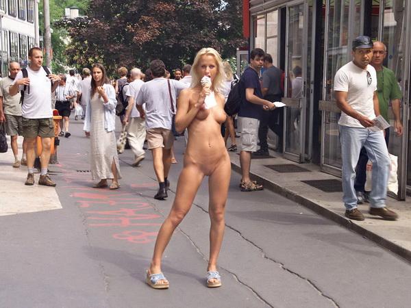 Эротика на улицах города