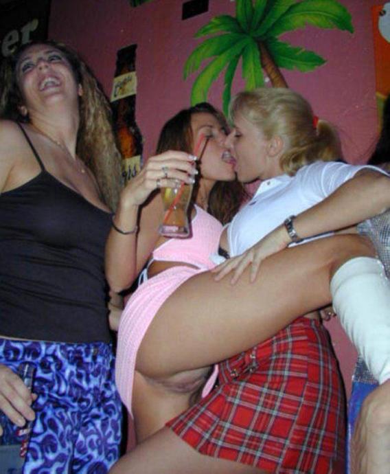 Эроприколы голых жоп