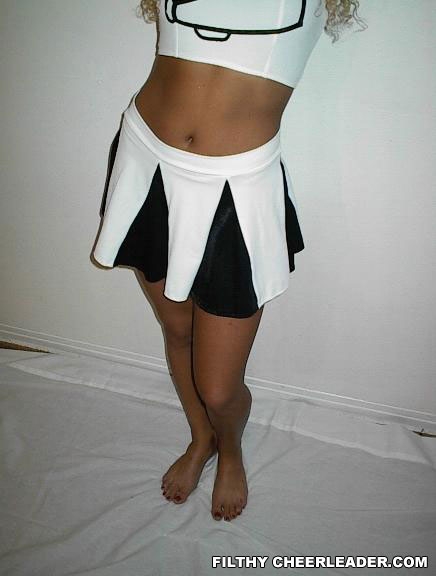 Под юбкой в школе