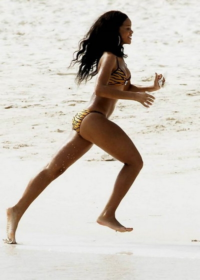 Соблазнительная певица и знаменитость Рианна (Robyn Rihanna Fenty)