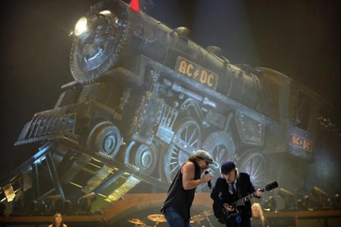Фанаты AC/DC решили сделать ''Highway to Hell'' рождественским хитом