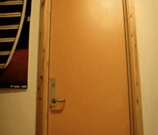 Расческа в женской манде - Эроприколы