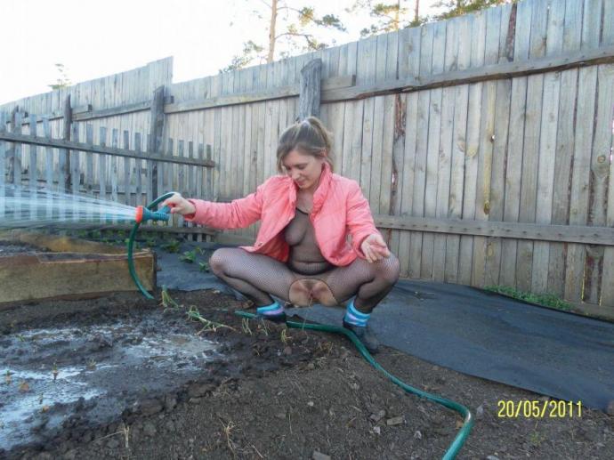 Расческа в женской манде - Эроприколы