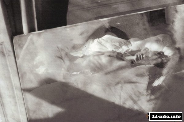 Голая звезда Мила Йовович