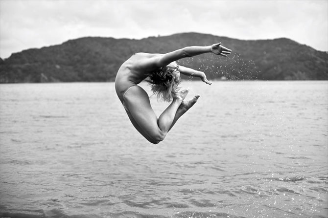 Обнаженная акробатика