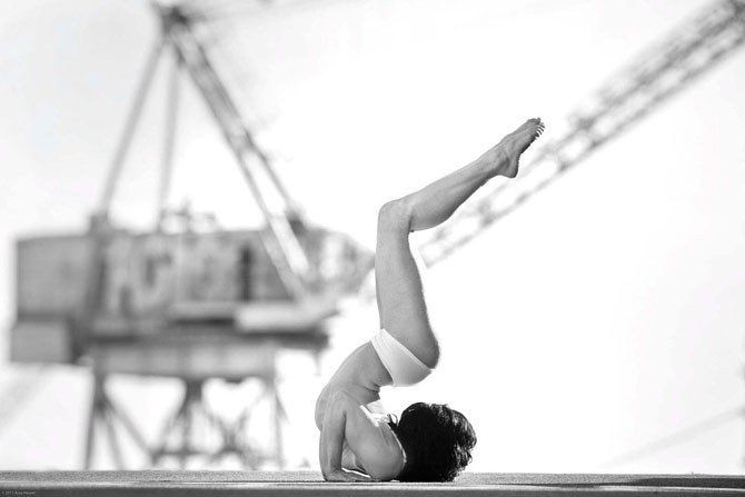 Обнаженная акробатика