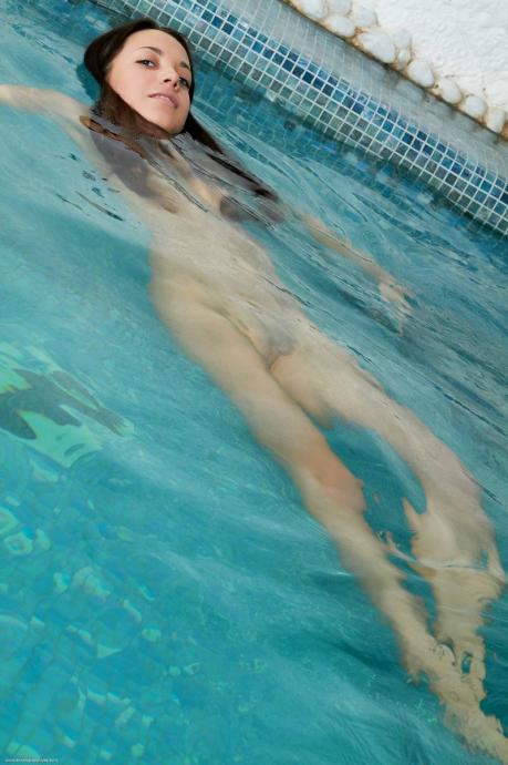 Сладкая блондиночка