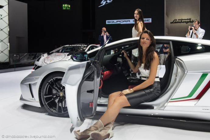 Девушки с международного автосалона IAA 2013