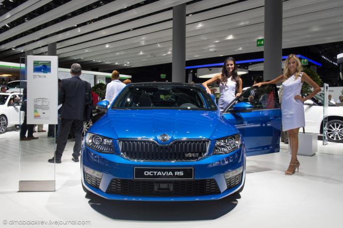 Девушки с международного автосалона IAA 2013