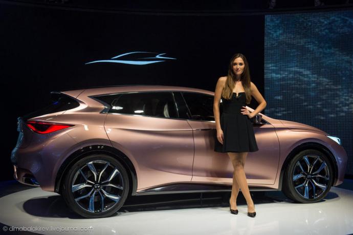 Девушки с международного автосалона IAA 2013