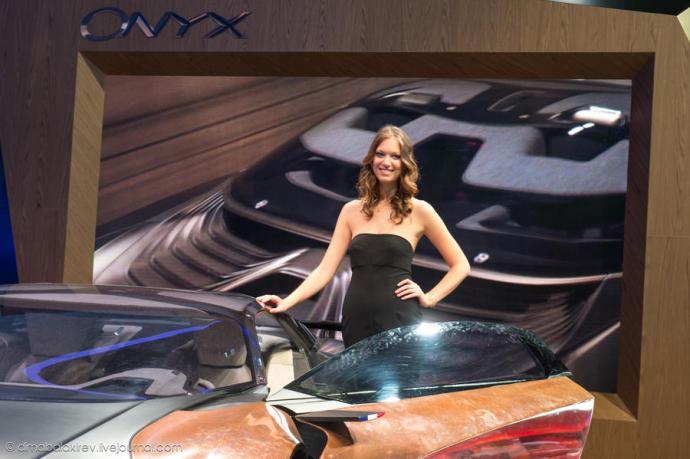 Девушки с международного автосалона IAA 2013